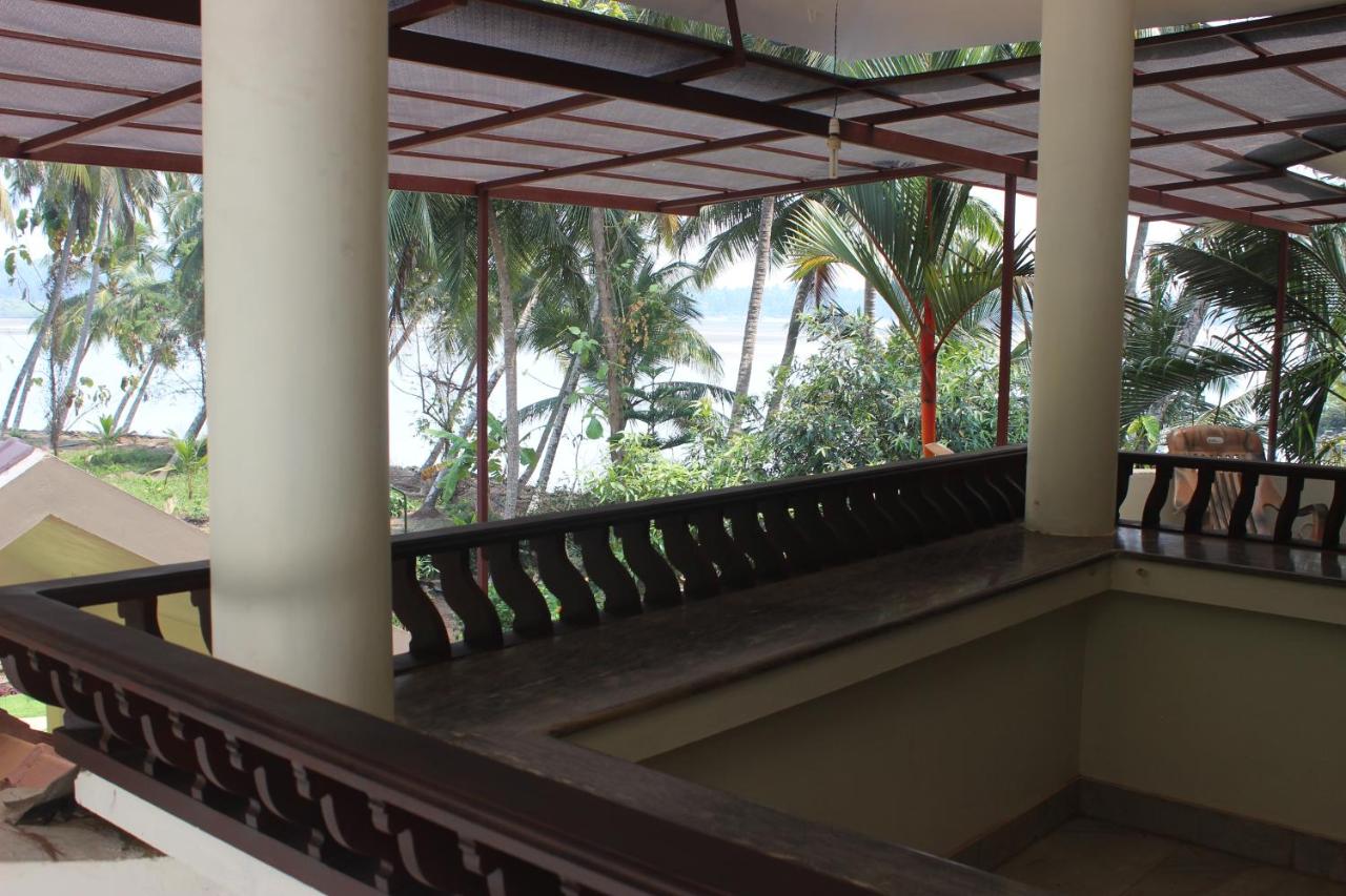 Maleyam Homestay Riverside - Bed and Breakfast