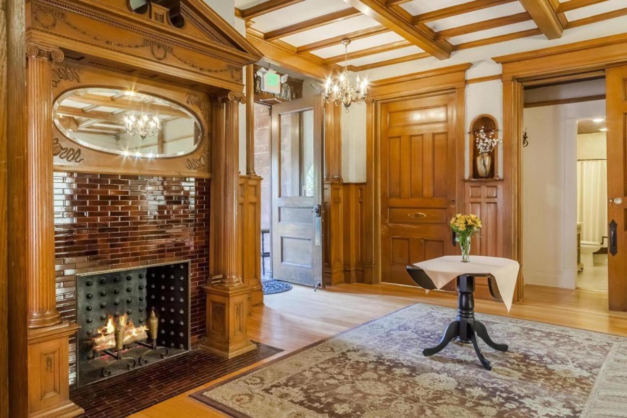 Suite Lit King-Size - Accessible aux Personnes à Mobilité Réduite