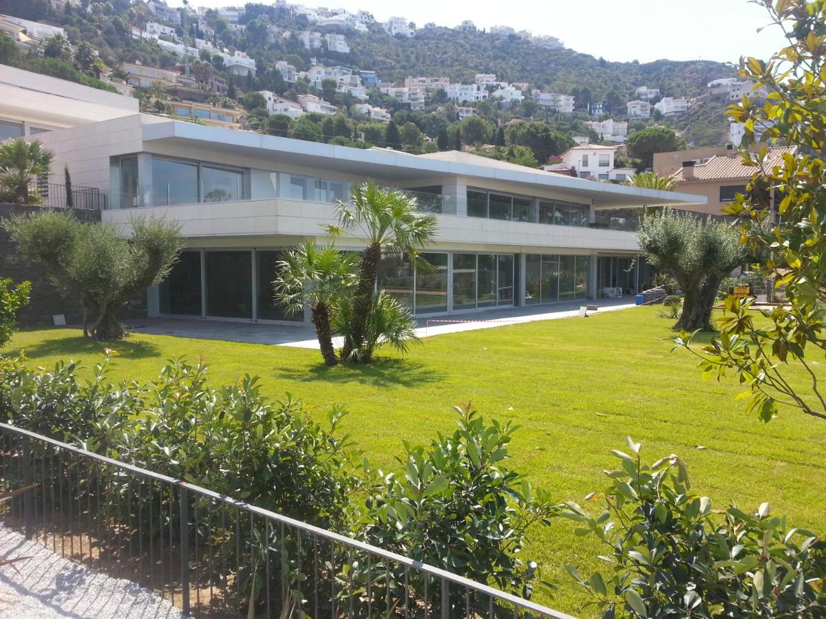 Villa - Beach Front