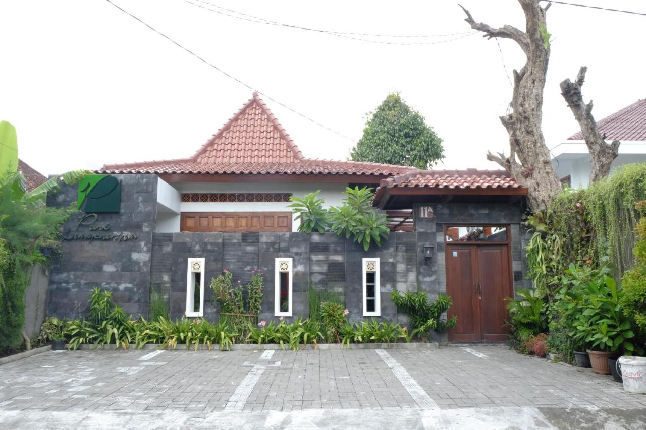 B&B Yogyakarta - Puri Langenarjan Guest House - Bed and Breakfast Yogyakarta