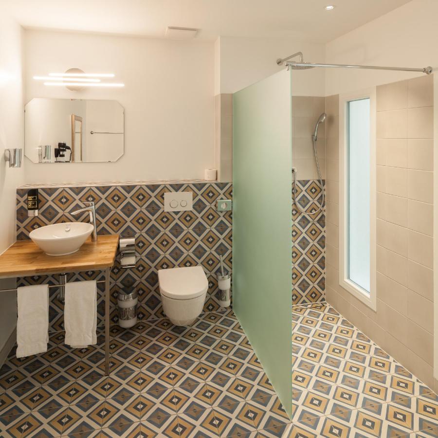 Dreibettzimmer mit Gemeinschaftsbad