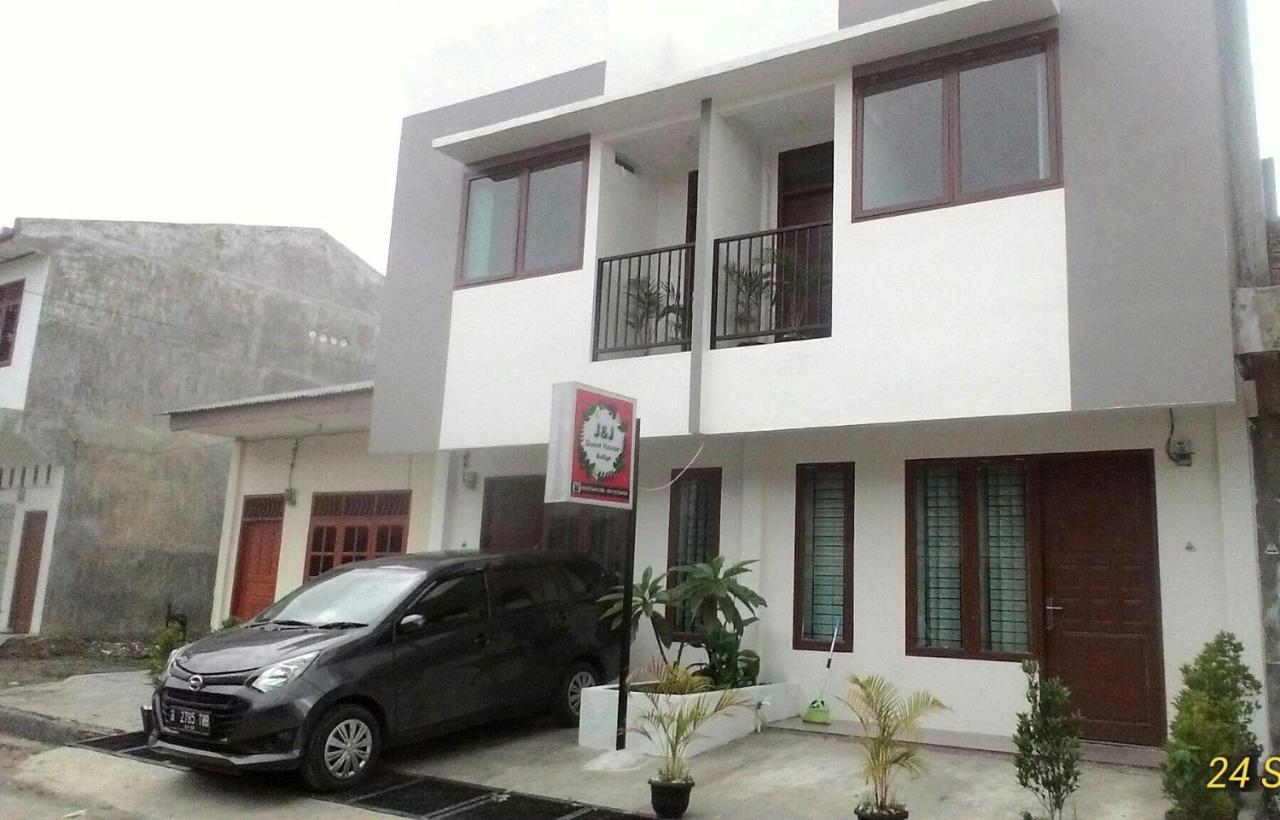 Balige J&J Guest House 2 - B&B