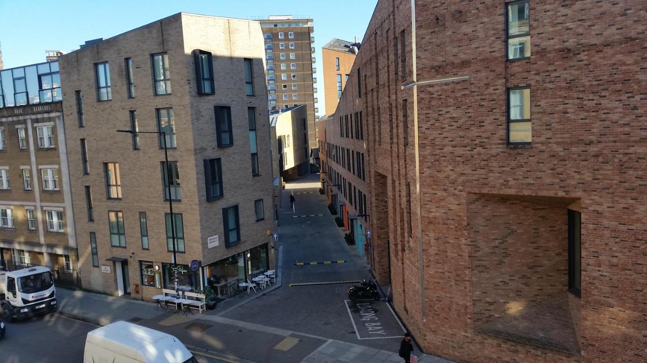 Trendy 2 Bedroom apartment in vibrant Shoreditch, central London zone 1 free WiFi - sleeps 4+2 - B&B