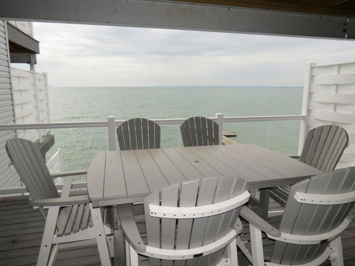 Put-in-Bay Waterfront Condo #208 - Chambres d’hôtes