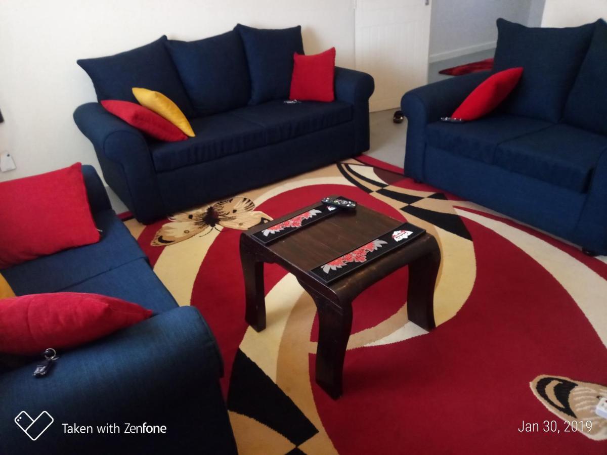 B&B Nairobi - GINAS HAVEN(3 BEDROOMED APARTMENT) - Bed and Breakfast Nairobi