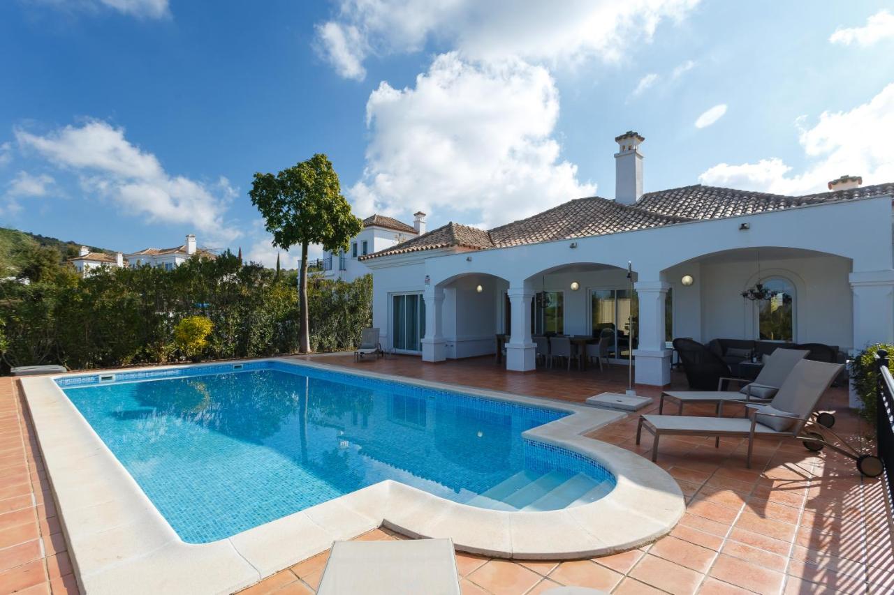 Villa mit 4 Schlafzimmern und Pool