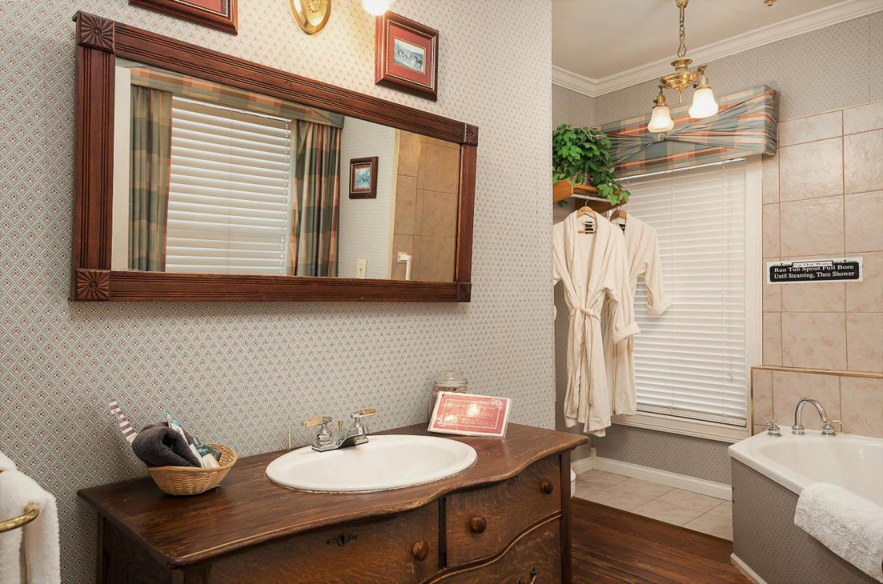 King Suite with Spa Bath