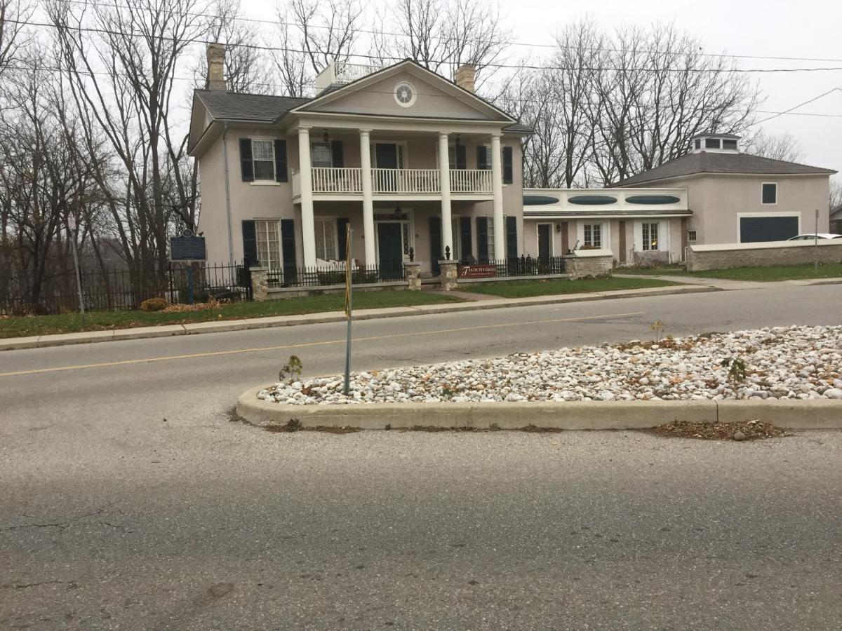 The Carriage House Flat - Downtown Paris Canada - B&B Paris