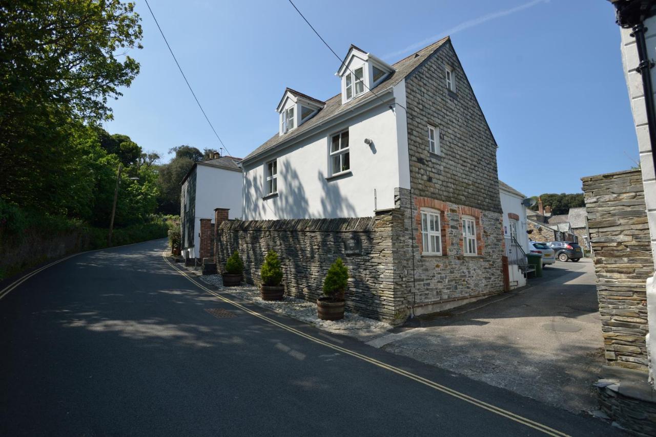 Althea House with parking - B&B