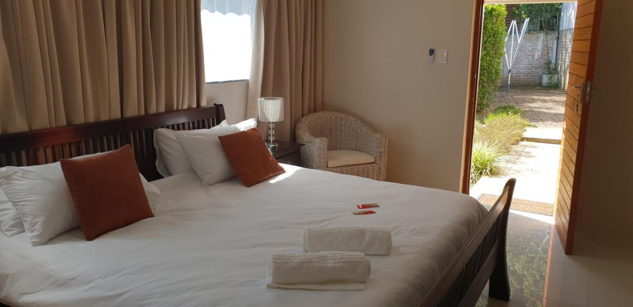 B&B East London - Montrose on Bunkers - Bed and Breakfast East London