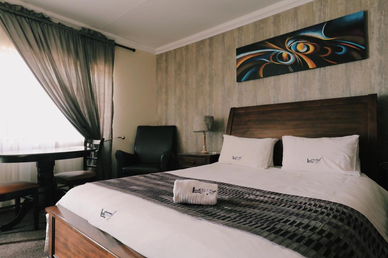 Ledumo Guest lodge - B&B Witbank