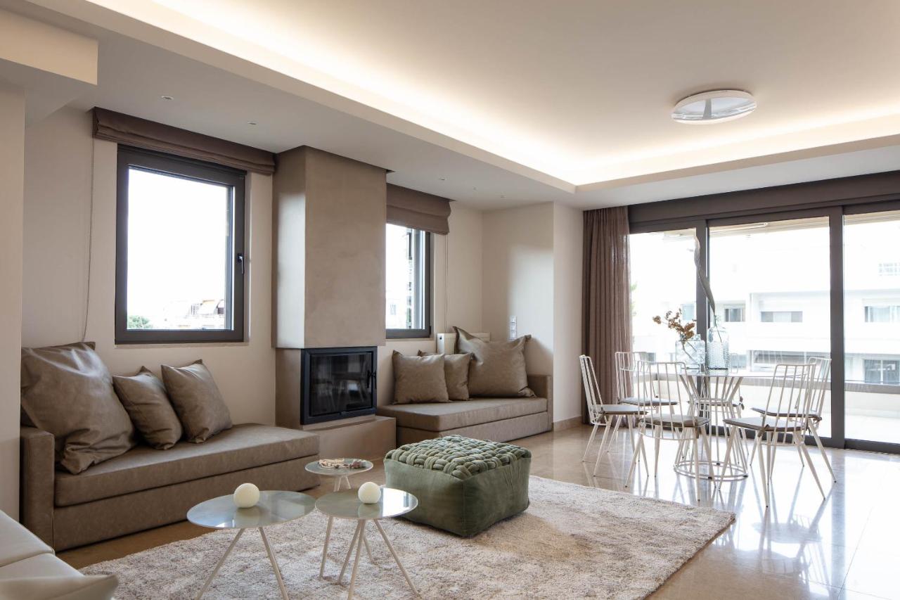 Second Floor Deluxe Apartment with Balcony (Mint)