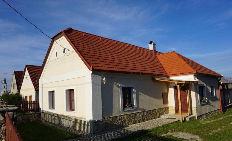 B&B Veszprémfajsz - Sváb Ház - Bed and Breakfast Veszprémfajsz