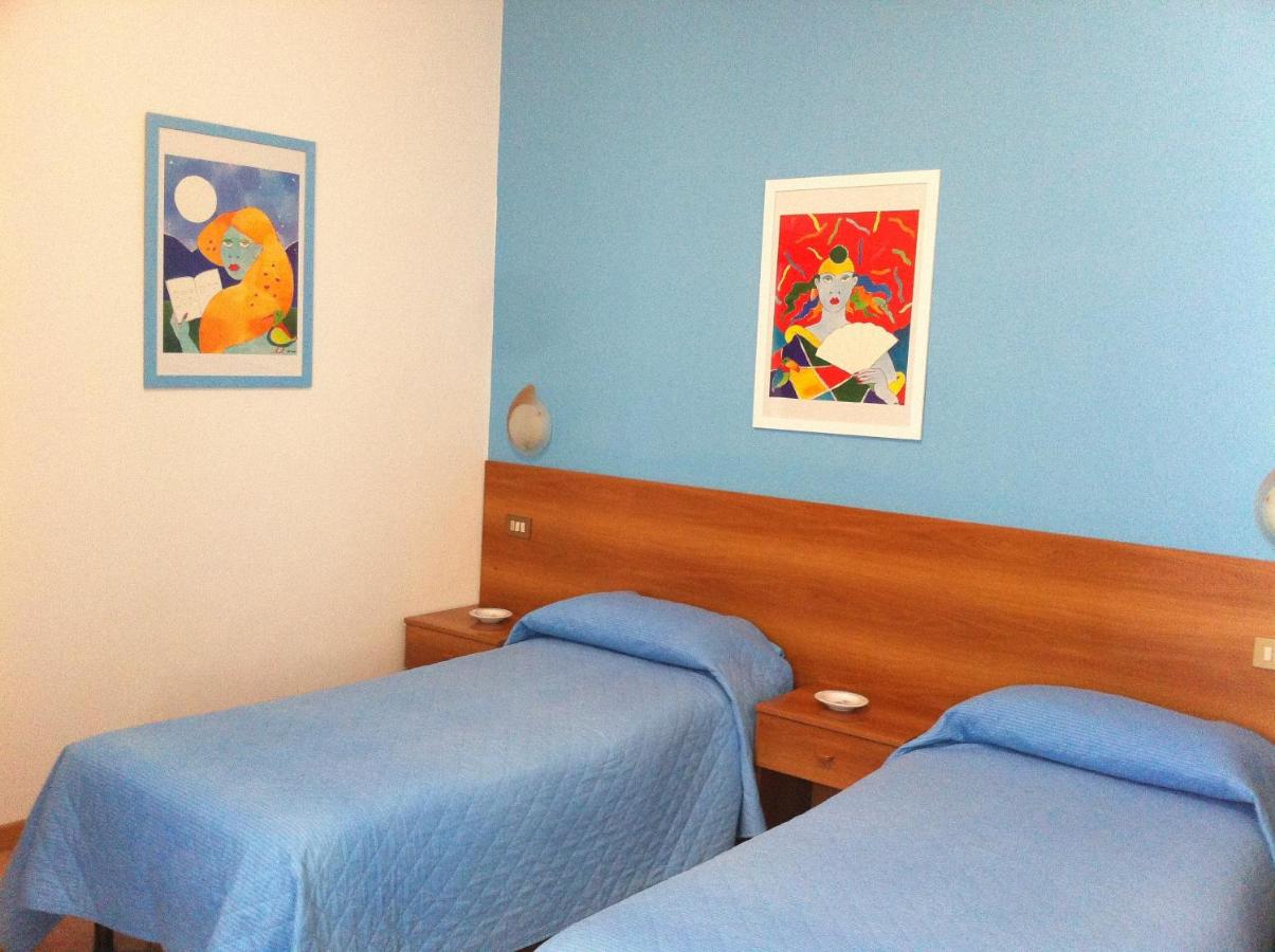 Doppel- oder Zweibettzimmer