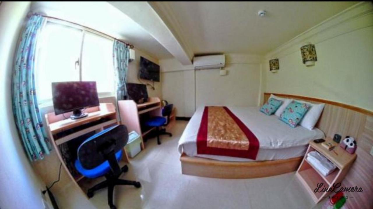 Zweibettzimmer mit Stadtblick