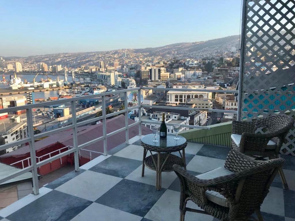 Casa porteña en cerro Artilleria - B&B Valparaíso