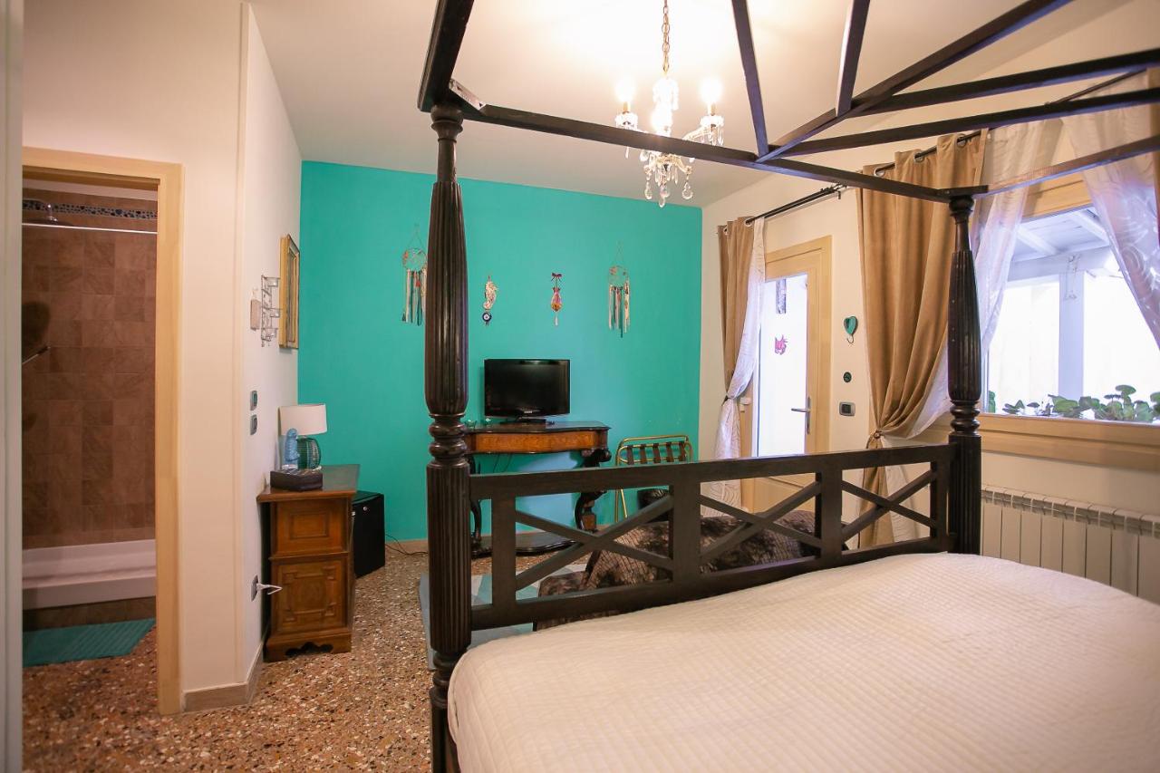 Großes Doppel-/Zweibettzimmer