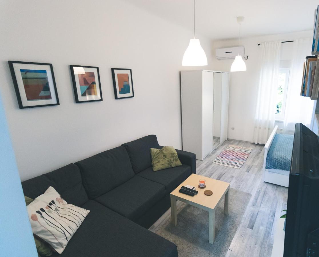 Newly adapted Studio 88 with free parking - B&B