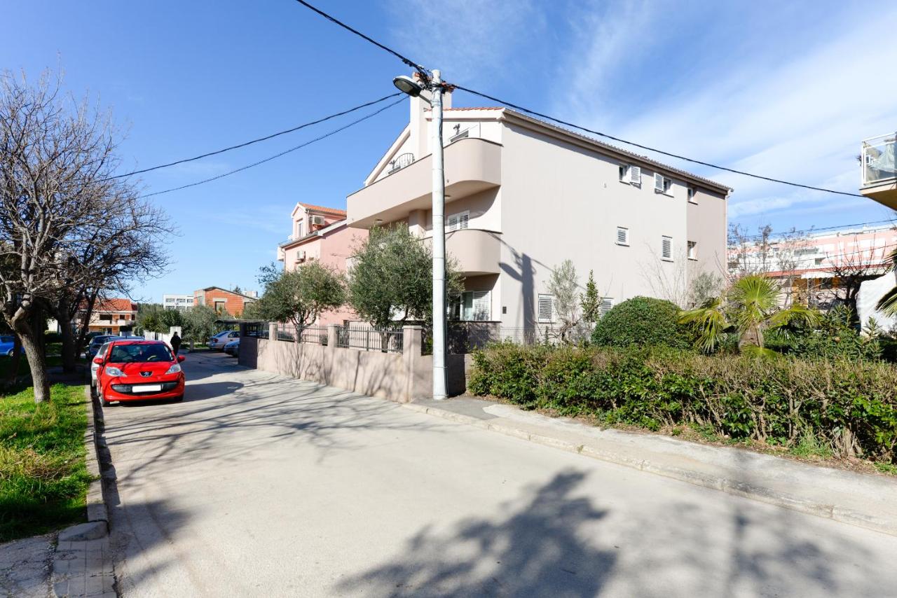 Deluxe One-Bedroom Apartment with Balcony