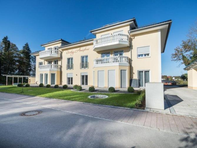 Ferienparadies Amadeus - Bed and Breakfast