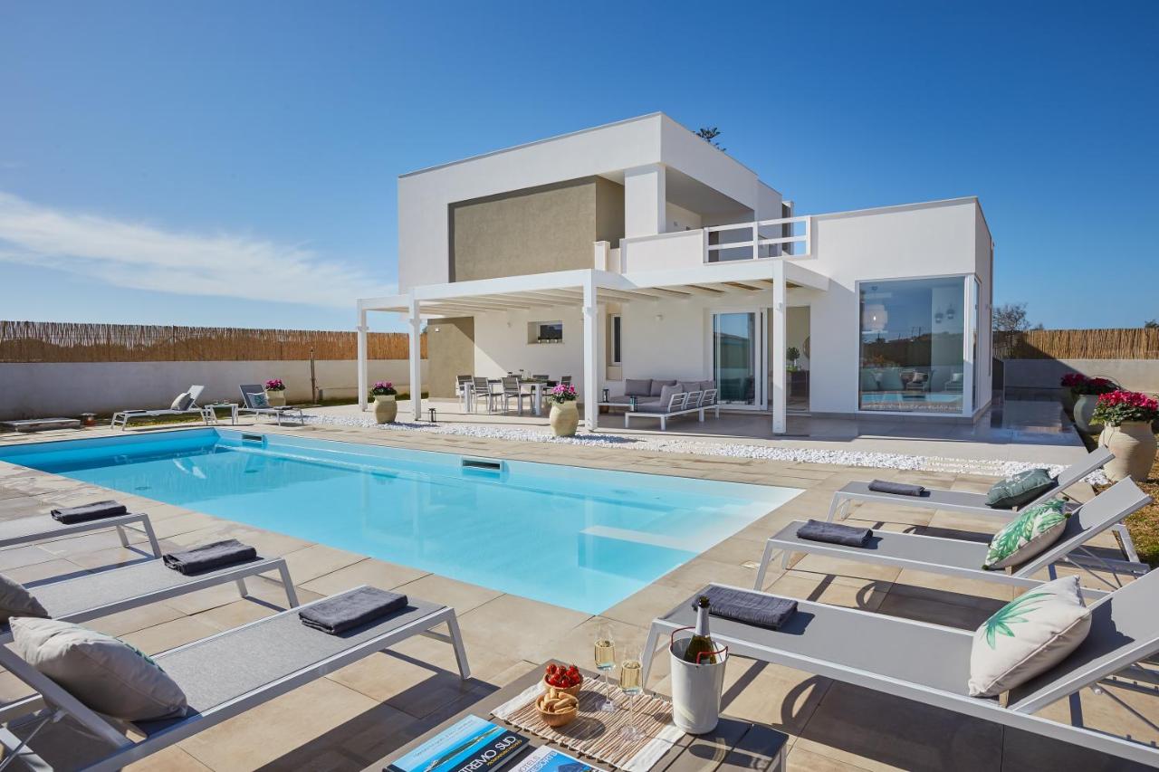 Sariva Villa CaseSicule - heated Pool, Beach at 50 m - B&B