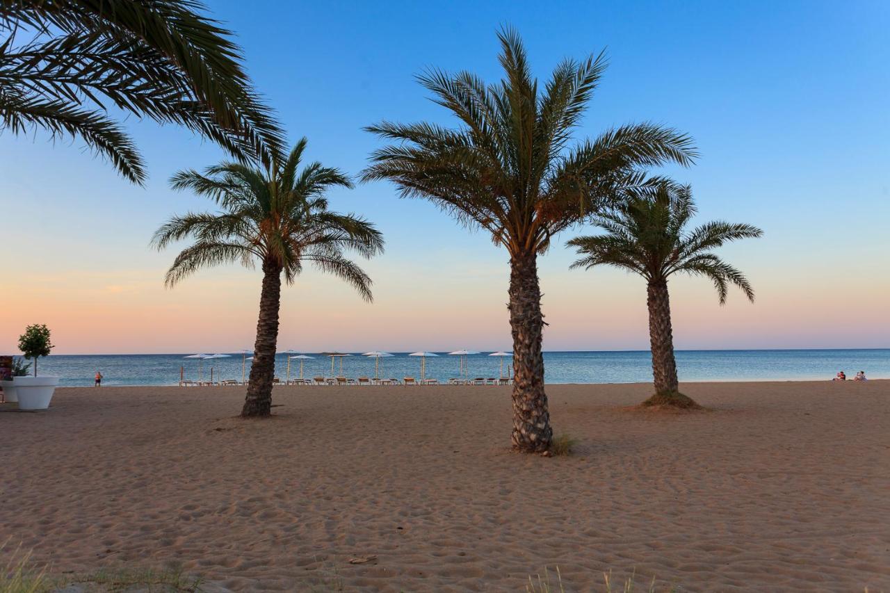 Apartamento playa con piscina y terraza en urbanizacion de lujo - Chambres d'hôtes Denia