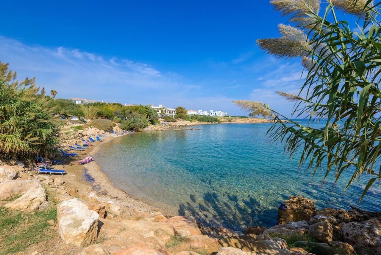 Villa Daryah Sirina Bay - B&B