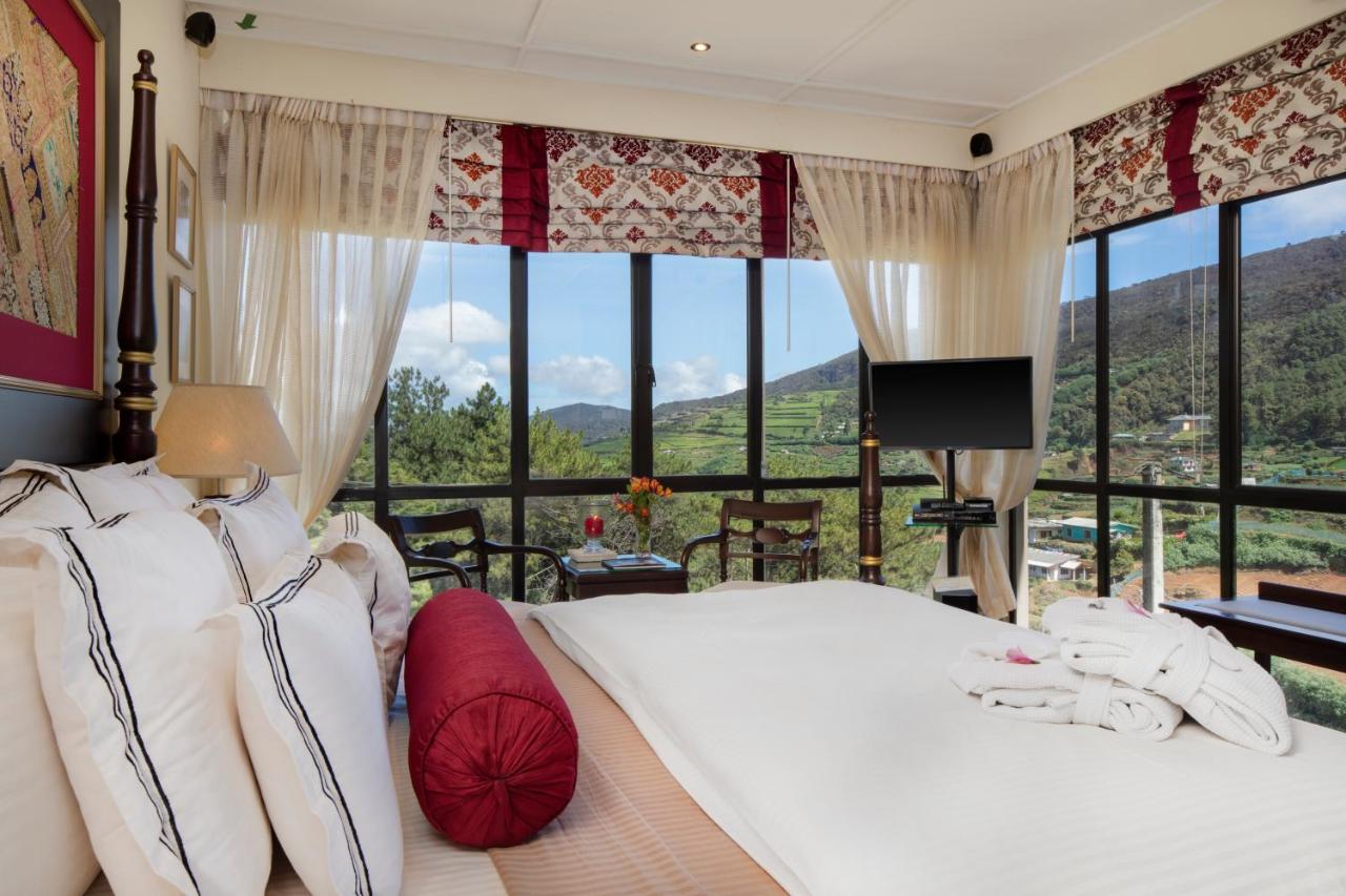King Room on upper floor with Mountain and Tea Estate view 