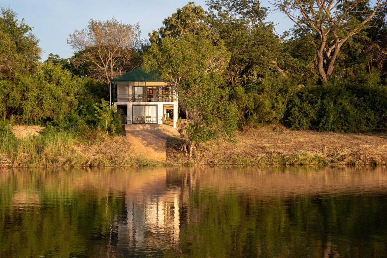 B&B Livingstone - Kayube Boat House - Bed and Breakfast Livingstone