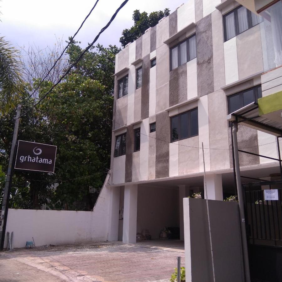 Grhatama Guest House - Bed and Breakfast