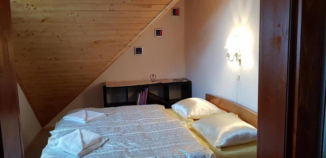 Hilltop Guesthouse - Ferienwohnung Brădeşti