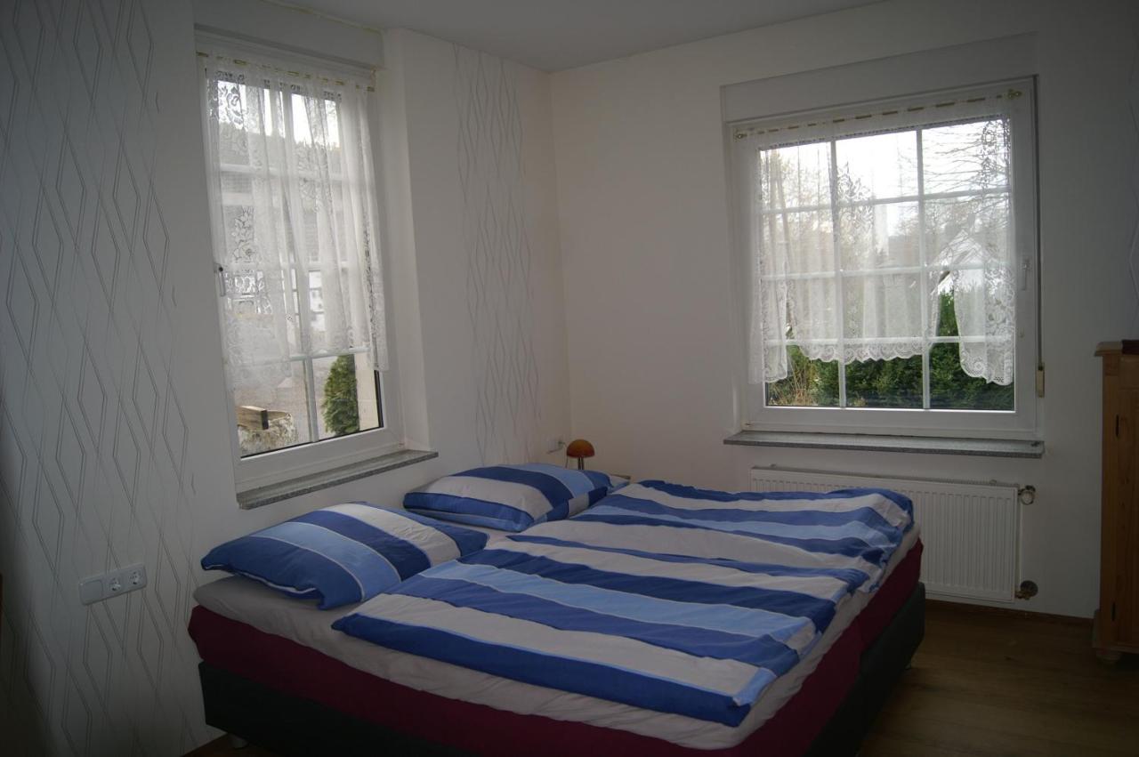 Doppel-/Zweibettzimmer mit Bad