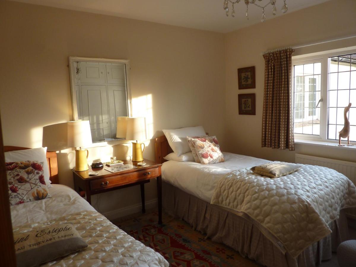 Twin Room with Private External Bathroom