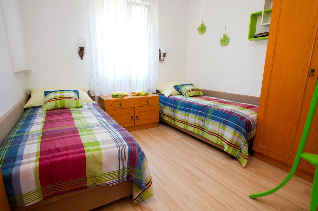 Apartment Vrbnik 8 - Ferienwohnung Vrbnik
