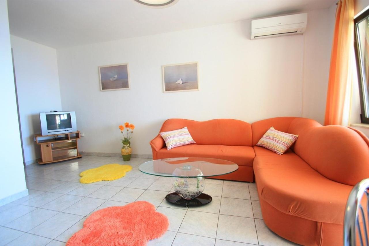 Two-Bedroom Apartment Crikvenica near Sea 6 - B&B