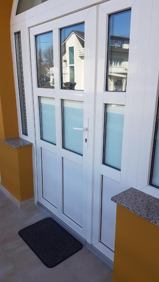 Marko Airport Rooms - Bed and Breakfast