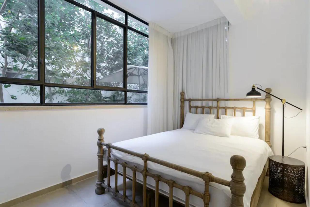 Apartment with Garden View