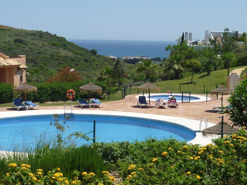 B&B Casares - CASARES appart 2 ch dans parc tropical avec vue sur mer, montagne et piscine - Bed and Breakfast Casares