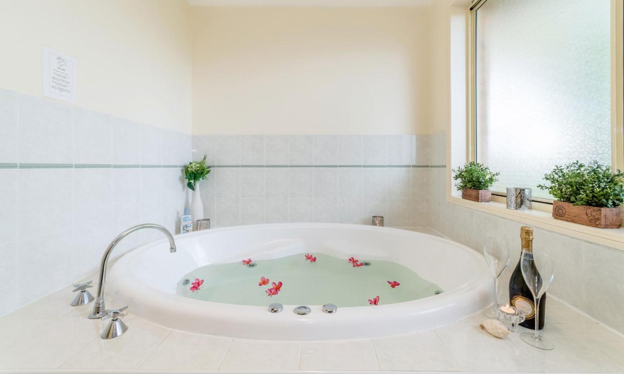 Deluxe Suite with Spa Bath