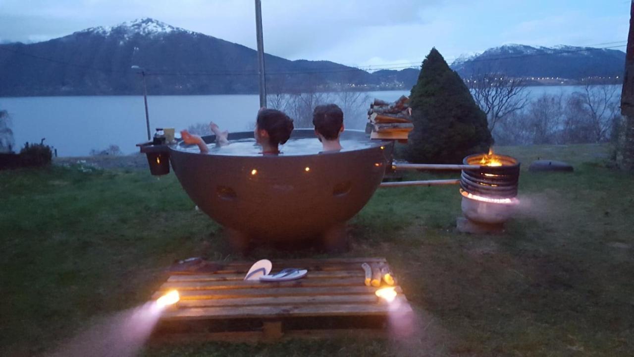 Cosy chalet, 100m2 with fjordview! - B&B Lauvstad
