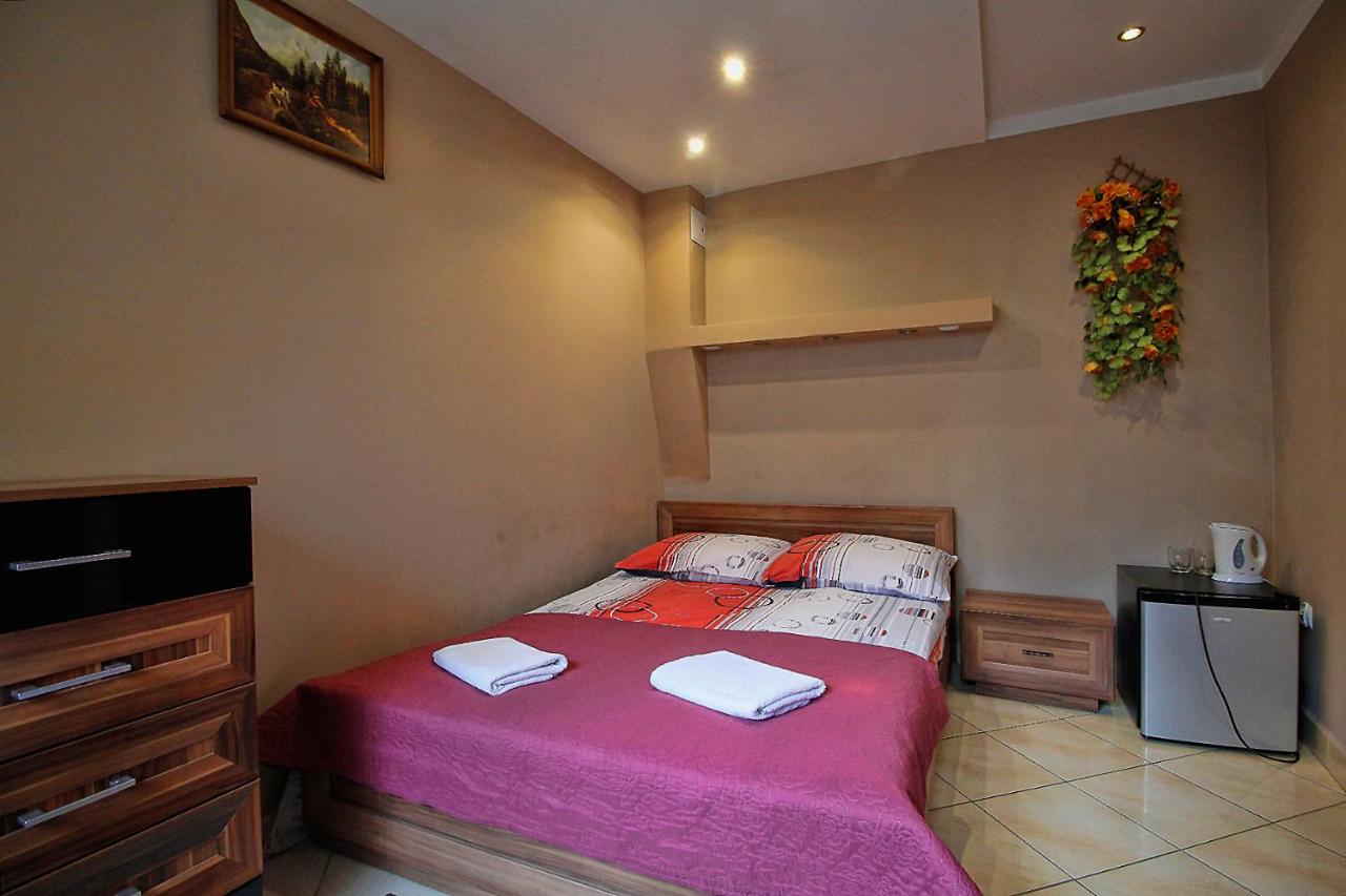 Doppel-/Zweibettzimmer mit Bad