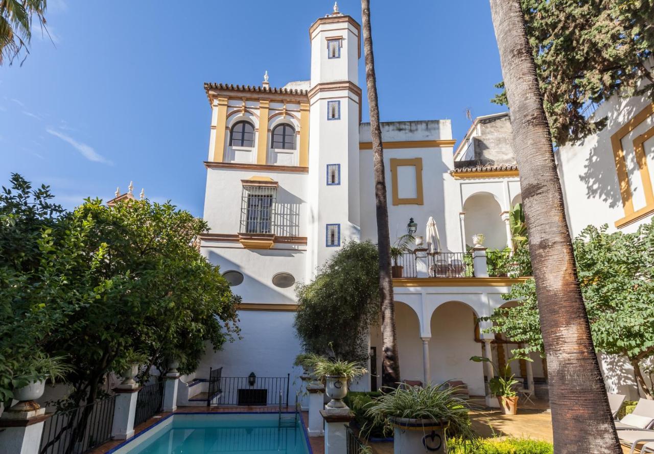 Villa Elvira, exclusive Pool and Gardens in the heart of Sevilla - B&B