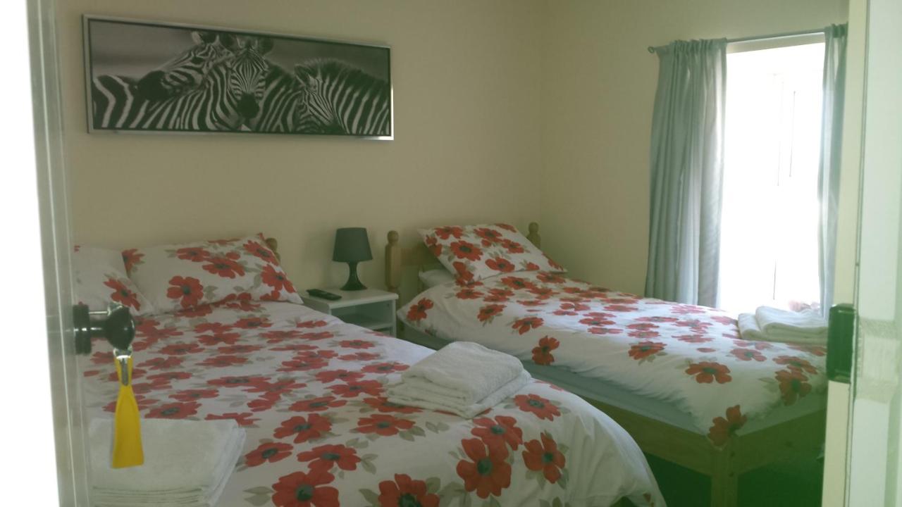 Family Room (2 Adults + 1 Child)