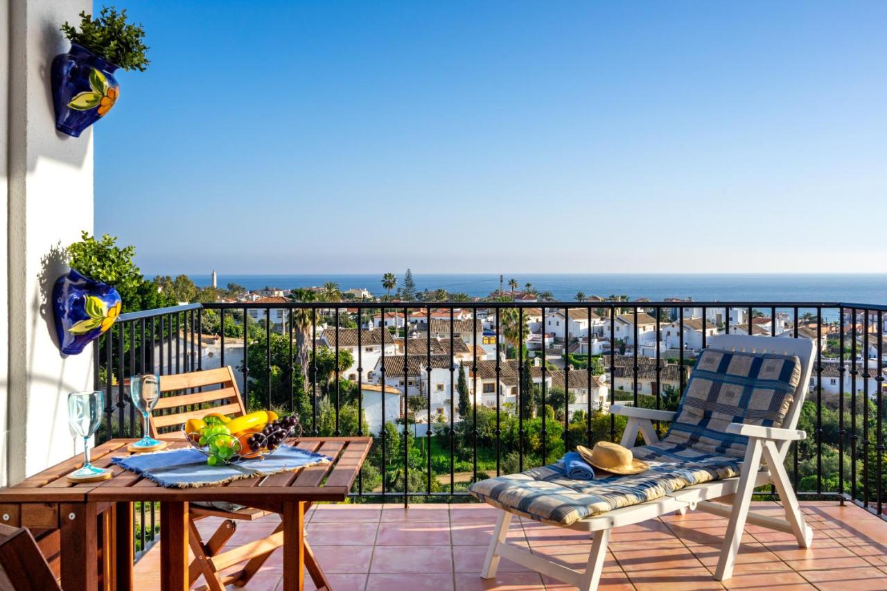 B&B Mijas Costa - Stunning penthouse with pool in El Faro Ref 51 - Bed and Breakfast Mijas Costa