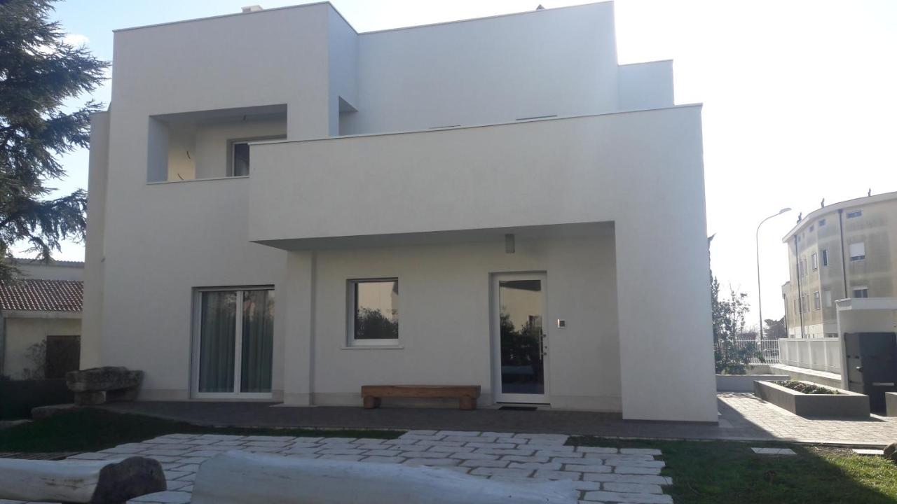 h-sa GUEST HOUSE - Bed and Breakfast