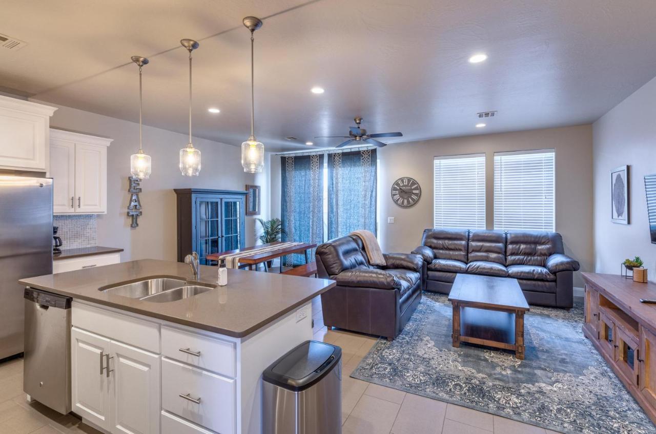 Sunny Ledgeview Retreat - B&B