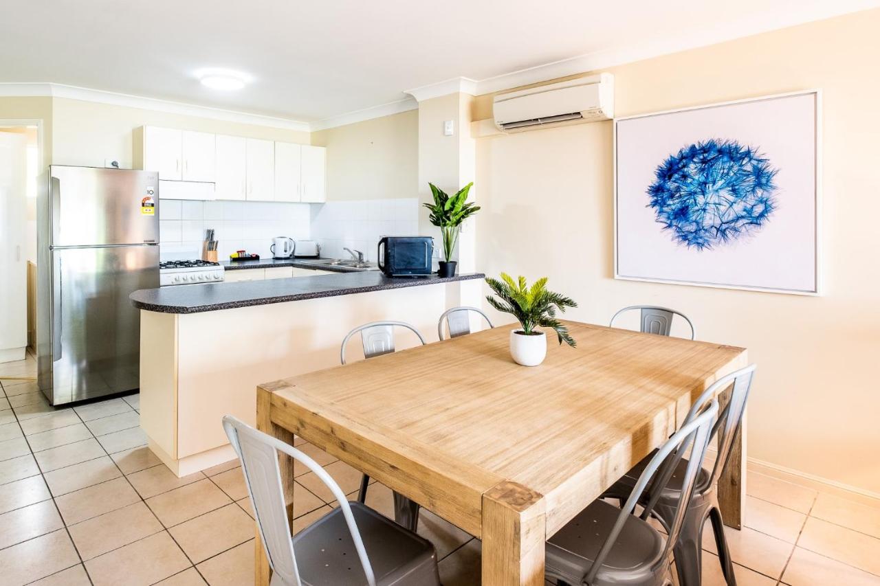 Two-Bedroom Apartment - Sunset Waters 03