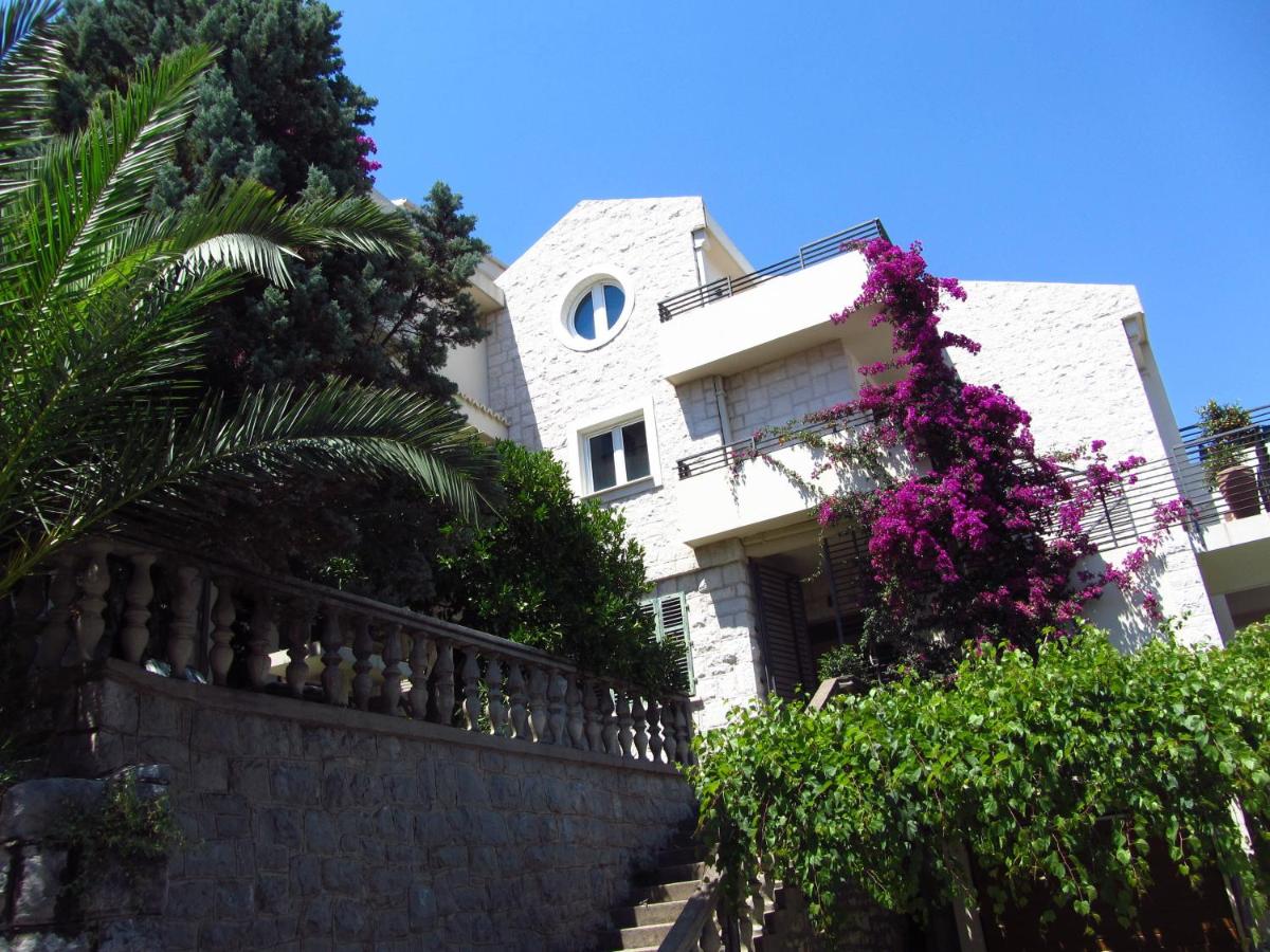 Apartments and Rooms Teona - Bed and Breakfast Budva