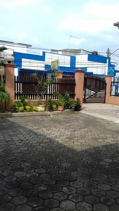 Villa Ardon Batu - B&B