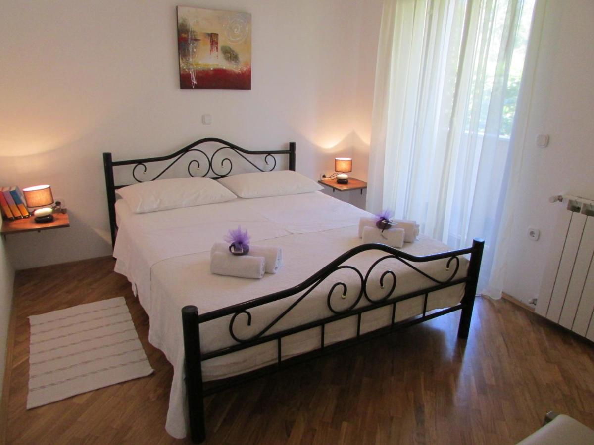 Comfort Two-Bedroom Apartment with Balcony